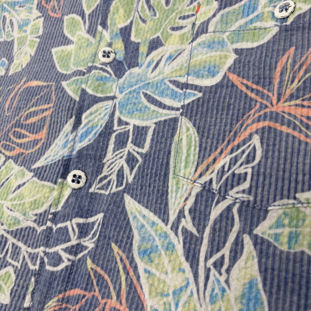 Tommy Bahama Large Blue Floral Pattern Short Sleeve Seersucker Button Up Shirt - Picture 3 of 6